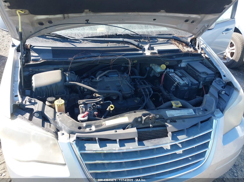 2010 Chrysler Town & Country Touring VIN: 2A4RR5D11AR492813 Lot: 43643475