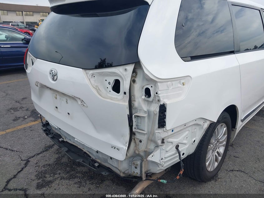 5TDYK3DC3ES415711 2014 TOYOTA SIENNA photo no. 17
