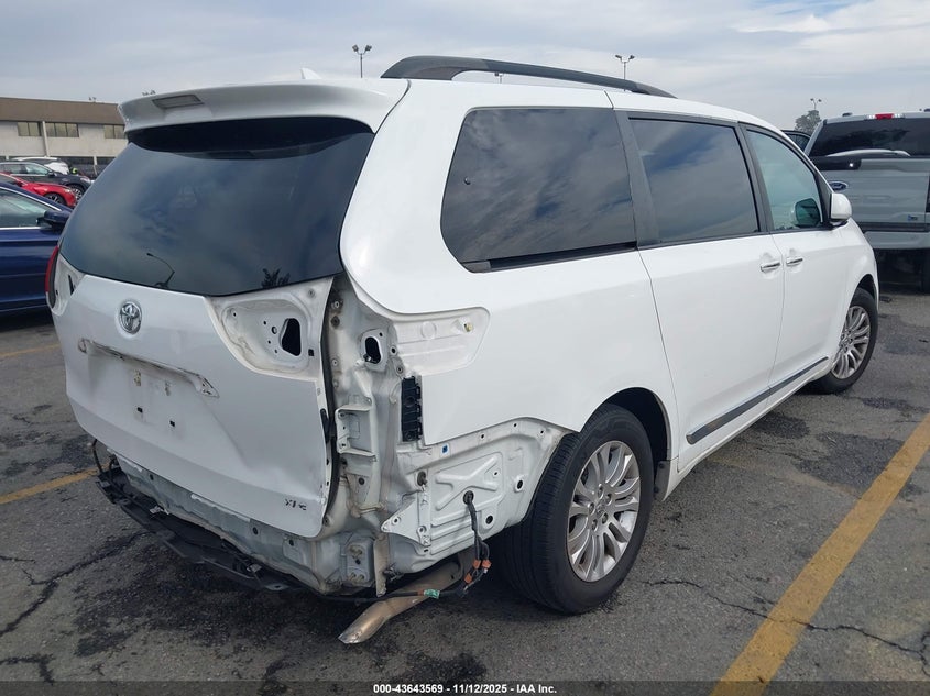5TDYK3DC3ES415711 2014 TOYOTA SIENNA photo no. 4