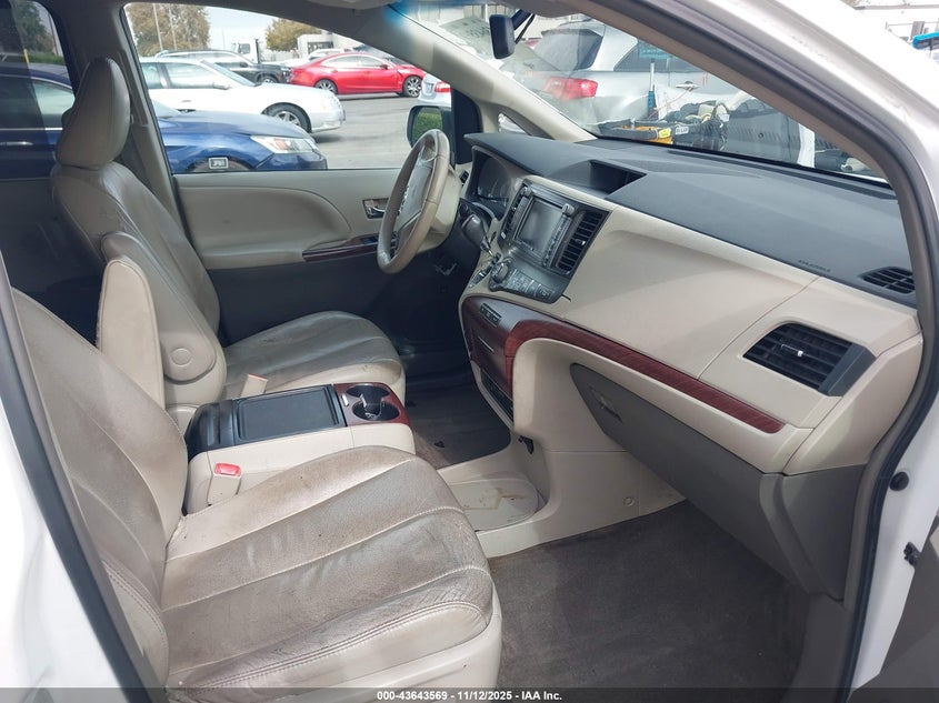 5TDYK3DC3ES415711 2014 TOYOTA SIENNA photo no. 5