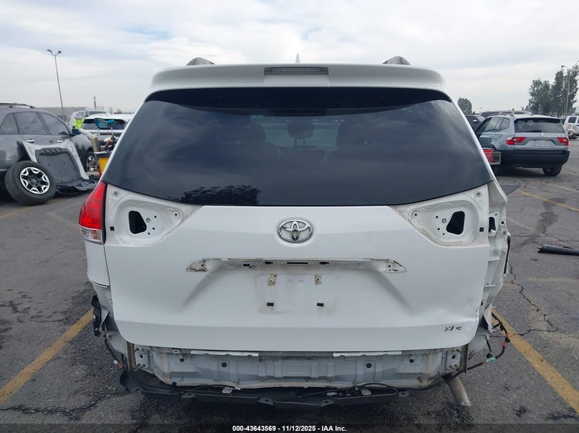 5TDYK3DC3ES415711 2014 TOYOTA SIENNA photo no. 6