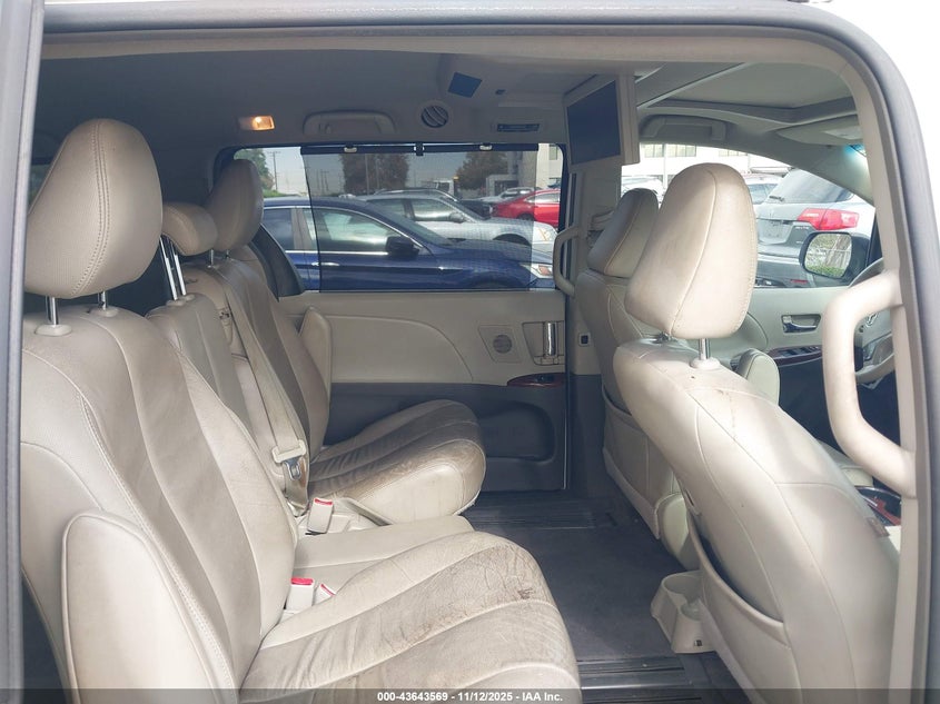 5TDYK3DC3ES415711 2014 TOYOTA SIENNA photo no. 8