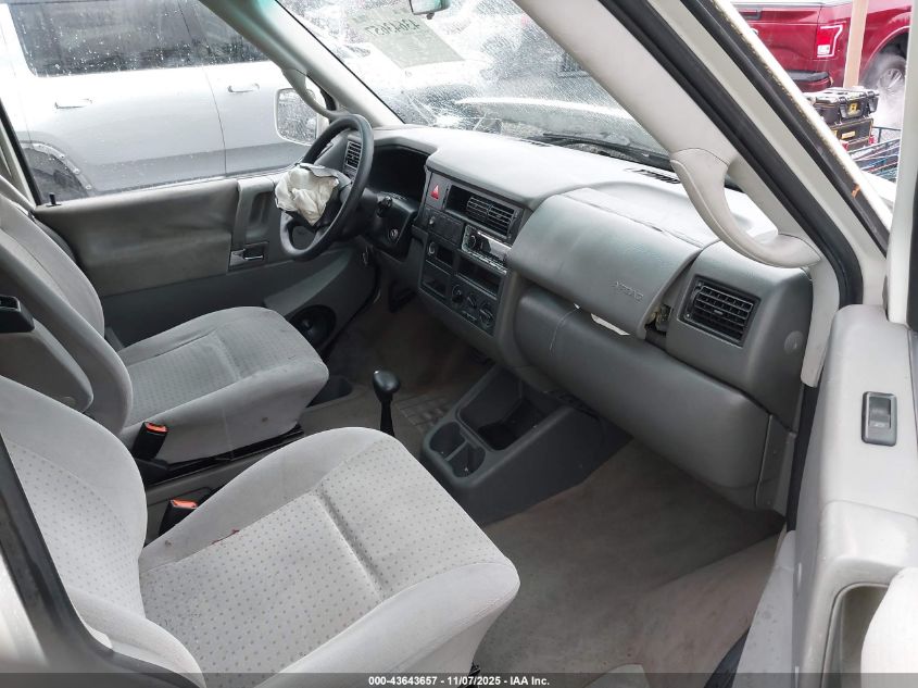 2000 Volkswagen Eurovan Mv VIN: WV2NH4708YH151761 Lot: 43643657