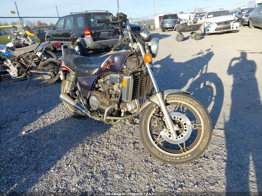 JH2RC0718CM024497 1982 Honda Vf750 C auction photo 1