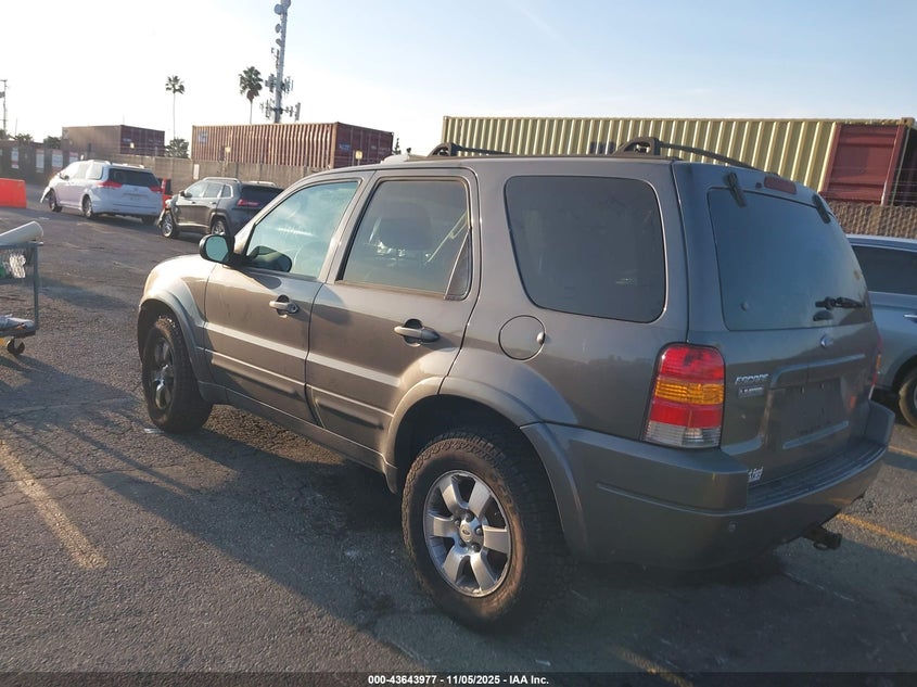 1FMCU94184KA49168 2004 FORD ESCAPE photo no. 3