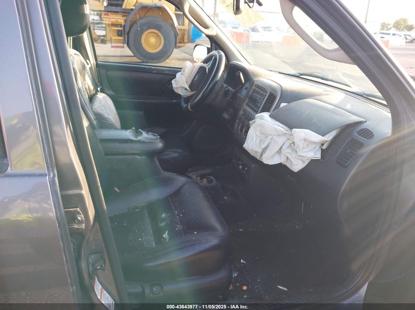 1FMCU94184KA49168 2004 FORD ESCAPE photo no. 5