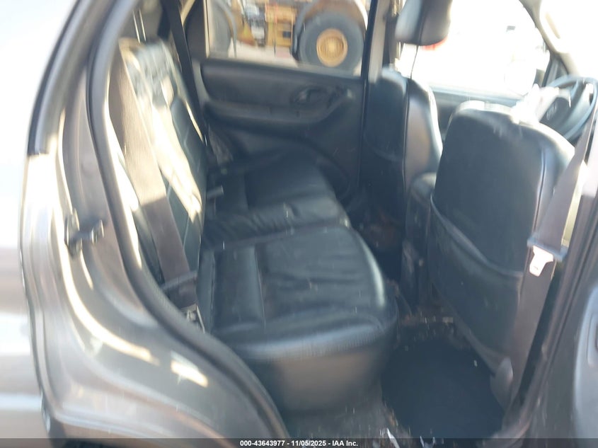 1FMCU94184KA49168 2004 FORD ESCAPE photo no. 8