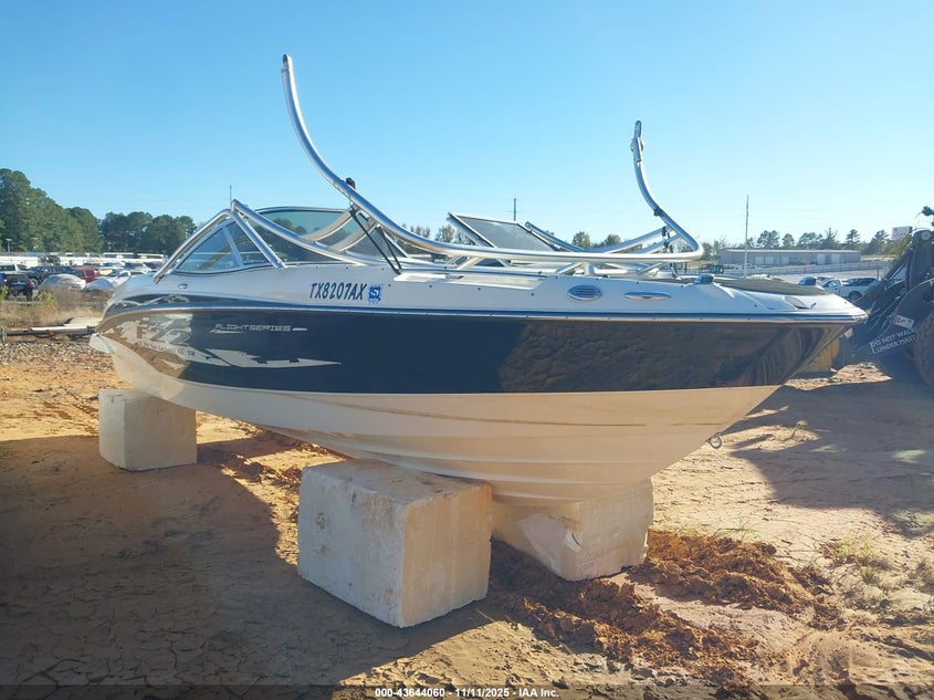 2009 Bayliner 225Br