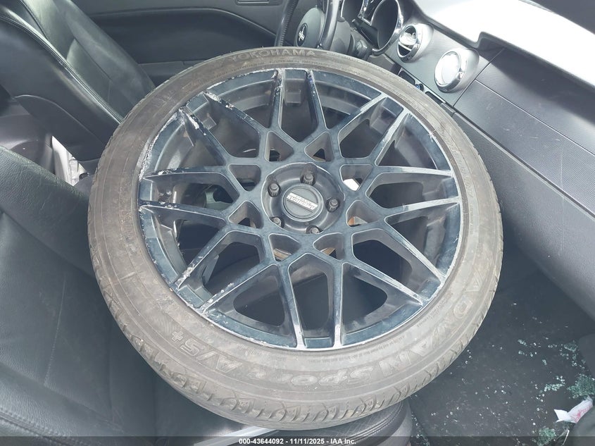 2006 Ford Mustang V6 VIN: 1ZVHT80N865175142 Lot: 43644092