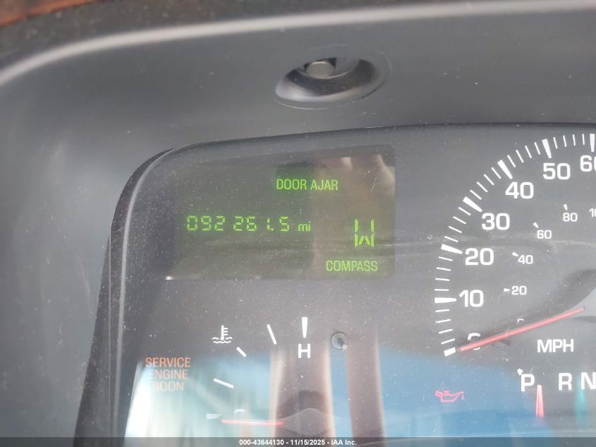 2001 Lincoln Town Car Signature VIN: 1LNHM82W71Y676368 Lot: 43644130