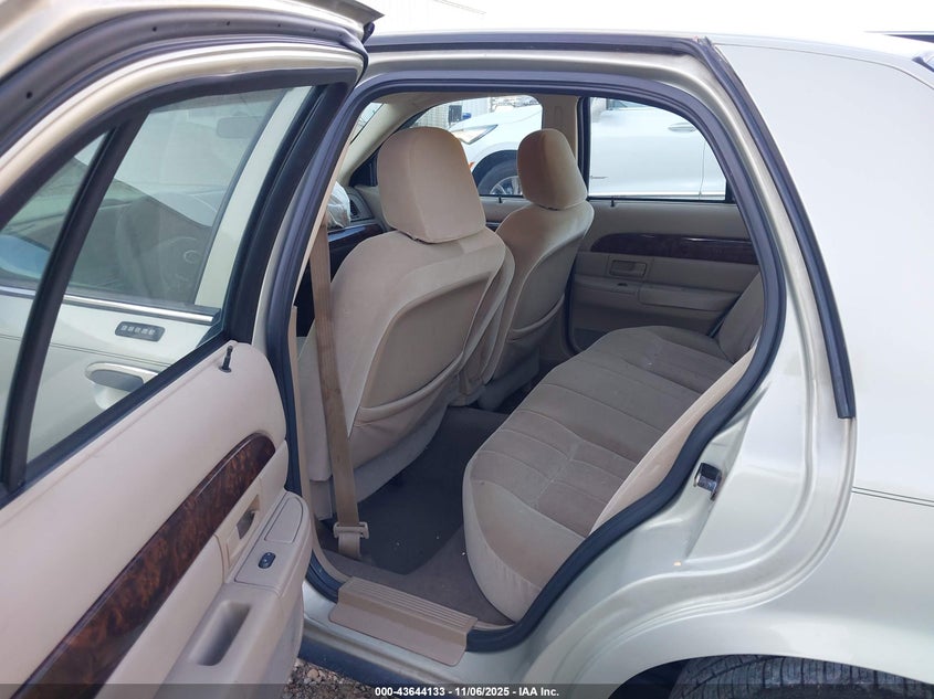 2004 Mercury Grand Marquis Gs VIN: 2MEFM74W24X694928 Lot: 43644133