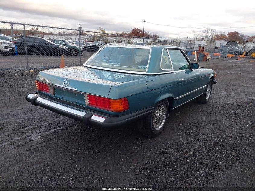 WDBBA45C6FA022313 1985 MERCEDES-BENZ W114 photo no. 4