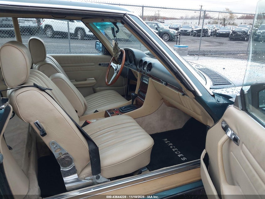 WDBBA45C6FA022313 1985 MERCEDES-BENZ W114 photo no. 5