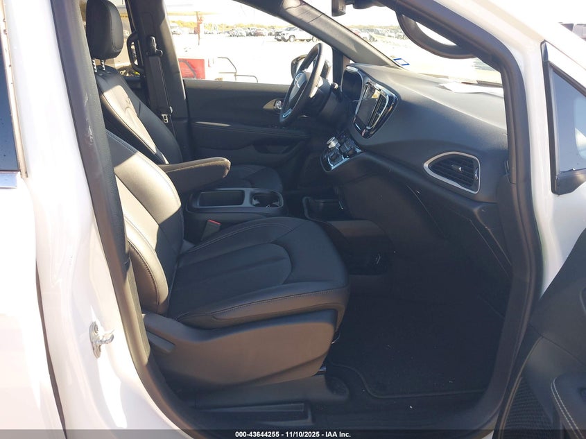 2C4RC1BG7TR186113 2026 CHRYSLER PACIFICA photo no. 5