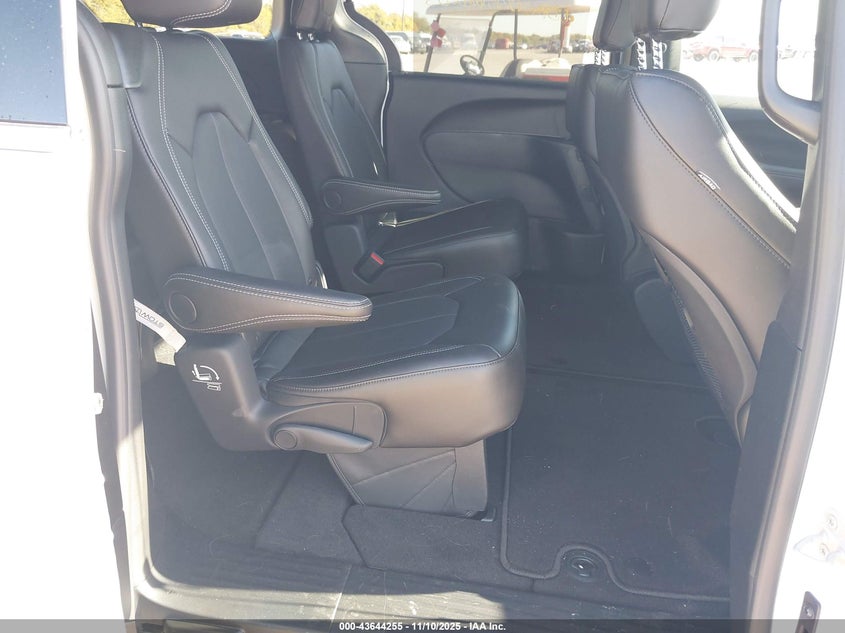 2026 Chrysler Pacifica Select VIN: 2C4RC1BG7TR186113 Lot: 43644255