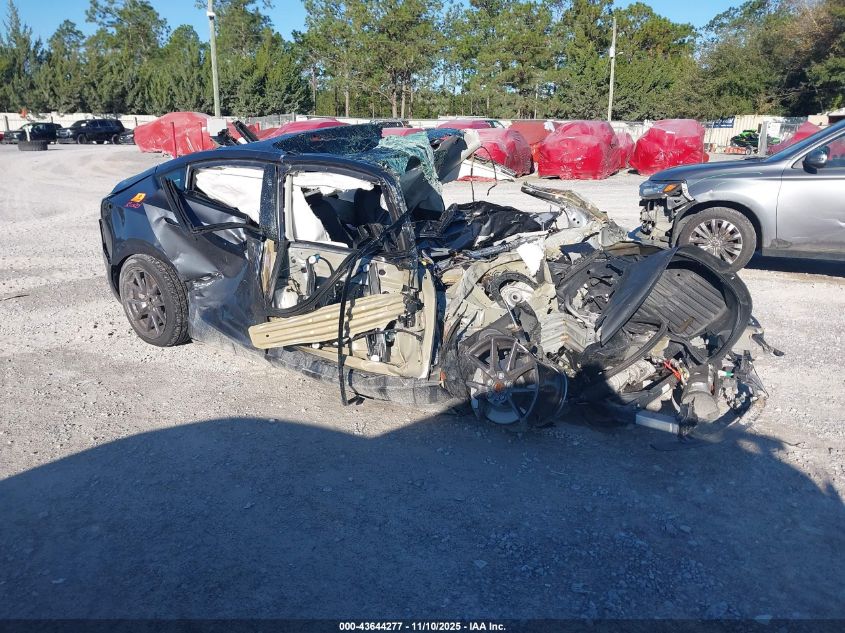 TESLA MODEL 3 REAR-WHEEL DRIVE