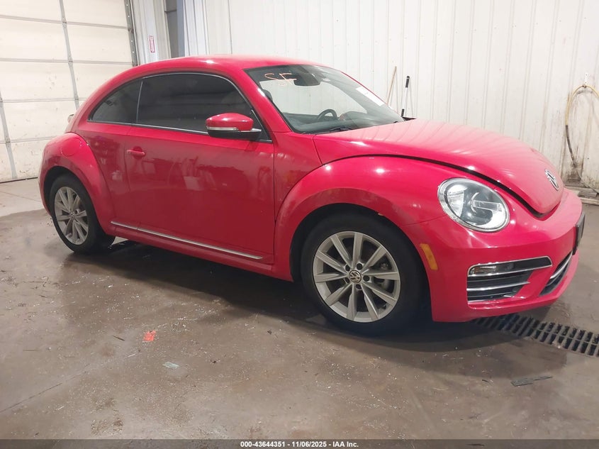 2017 VOLKSWAGEN BEETLE 1.8T SE/1.8T SEL - 3VWJ17AT7HM628677