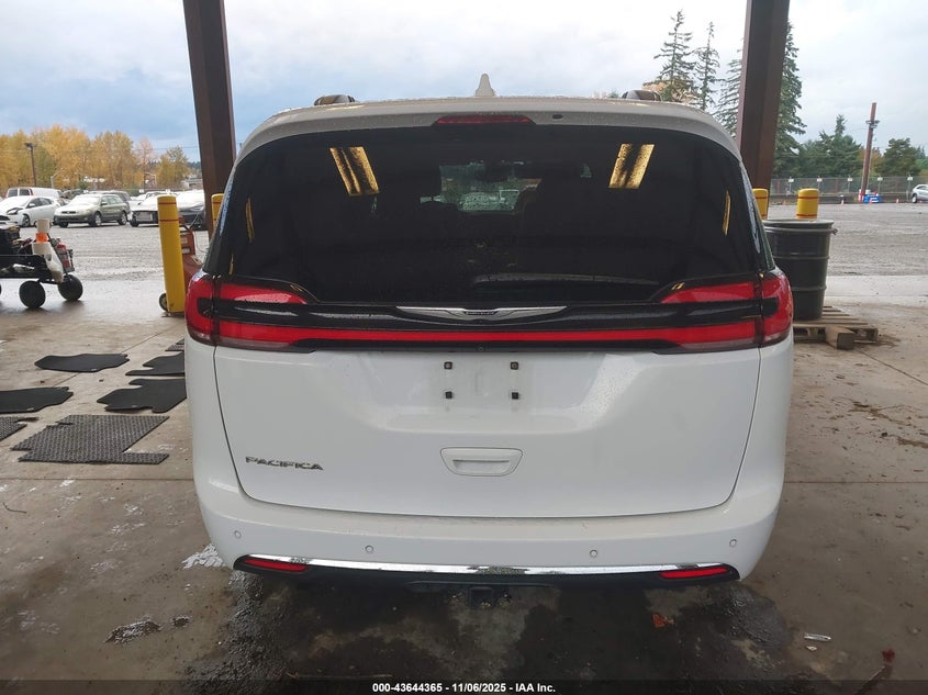 2021 Chrysler Pacifica Touring L VIN: 2C4RC1BG2MR559415 Lot: 43644365