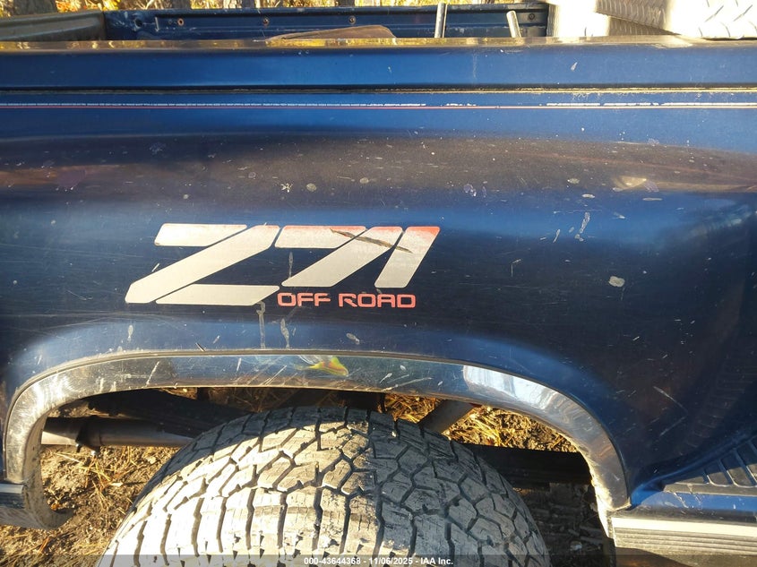 1996 Chevrolet Gmt-400 K1500 VIN: 2GCEK19R2T1164298 Lot: 43644368