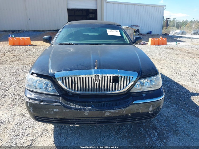 2006 Lincoln Town Car Signature VIN: 1LNHM81W86Y603728 Lot: 43644391