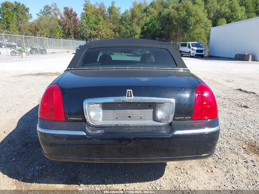 2006 Lincoln Town Car Signature VIN: 1LNHM81W86Y603728 Lot: 43644391