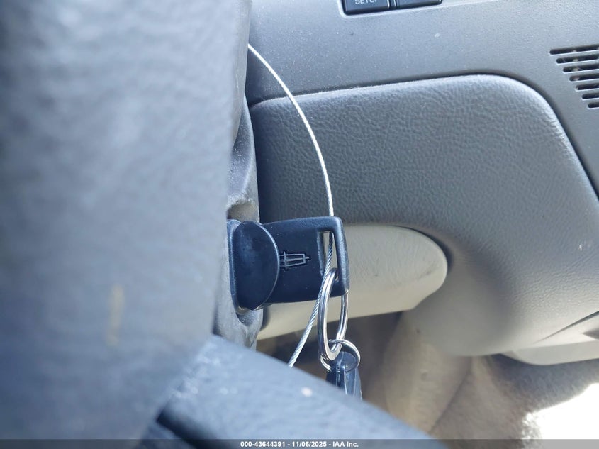 2006 Lincoln Town Car Signature VIN: 1LNHM81W86Y603728 Lot: 43644391