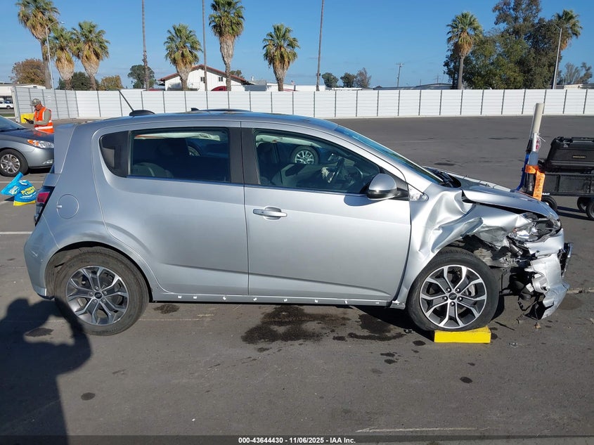 2020 Chevrolet Sonic Fwd Lt 5-Door VIN: 1G1JD6SB4L4121999 Lot: 43644430