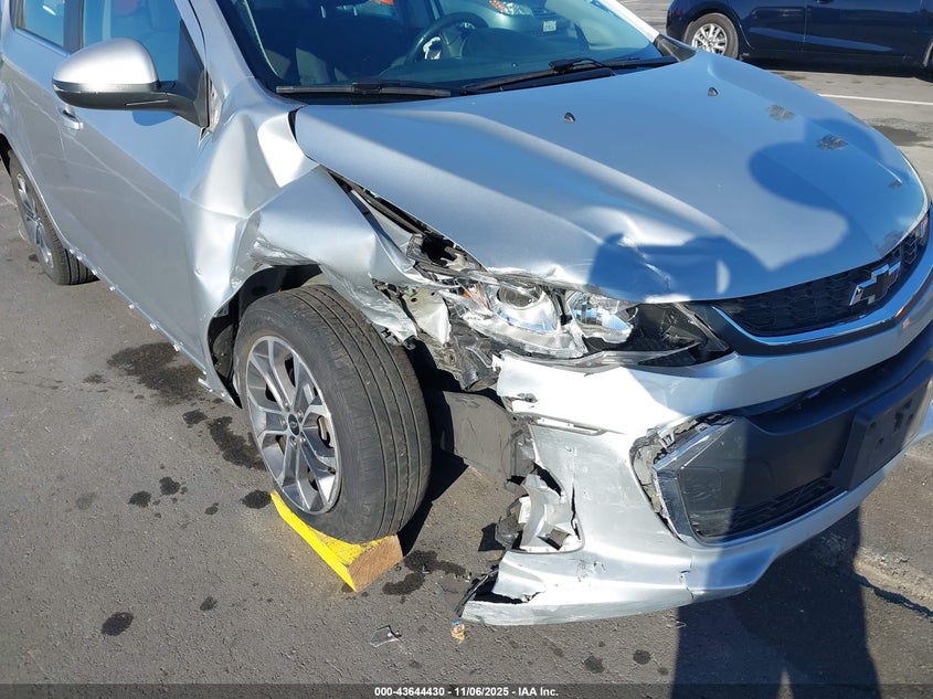 2020 Chevrolet Sonic Fwd Lt 5-Door VIN: 1G1JD6SB4L4121999 Lot: 43644430