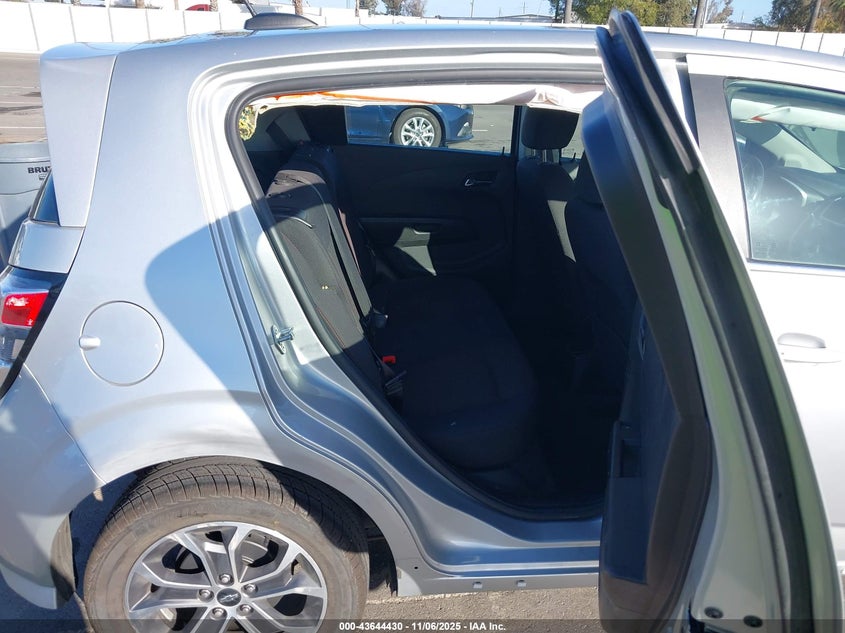 2020 Chevrolet Sonic Fwd Lt 5-Door VIN: 1G1JD6SB4L4121999 Lot: 43644430