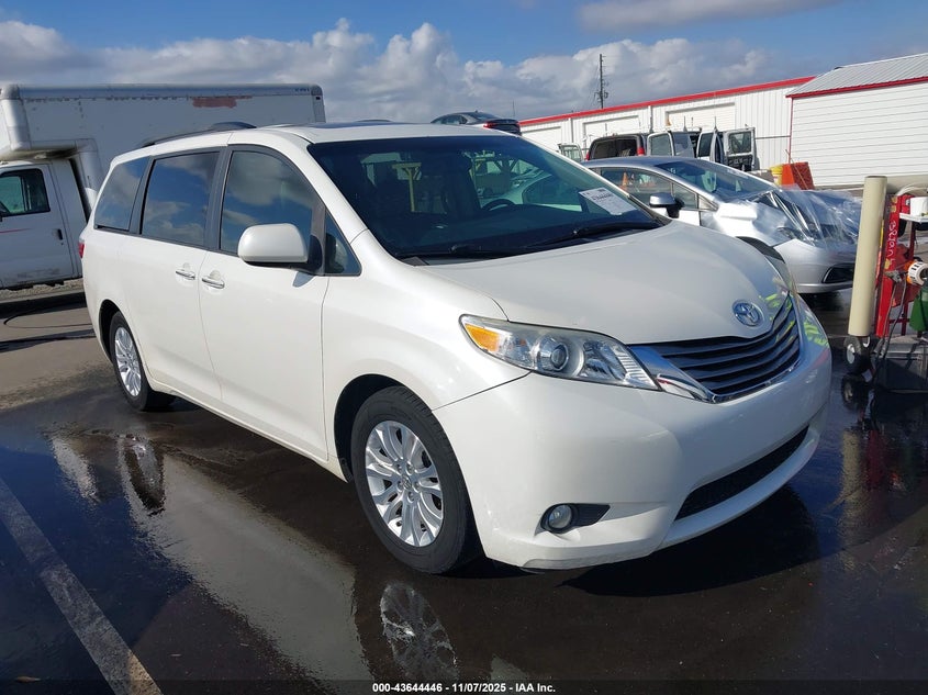 2015 TOYOTA SIENNA XLE PREMIUM 8 PASSENGER - 5TDYK3DC1FS682203