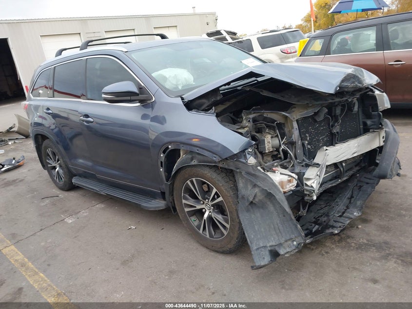 TOYOTA HIGHLANDER XLE V6