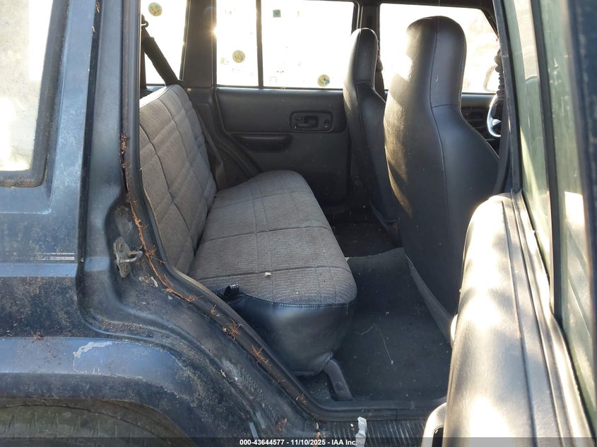 2000 Jeep Cherokee Sport VIN: 1J4FF48S0YL192224 Lot: 43644577