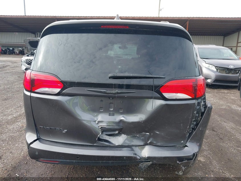 2018 Chrysler Pacifica Touring Plus VIN: 2C4RC1FG0JR227009 Lot: 43644585