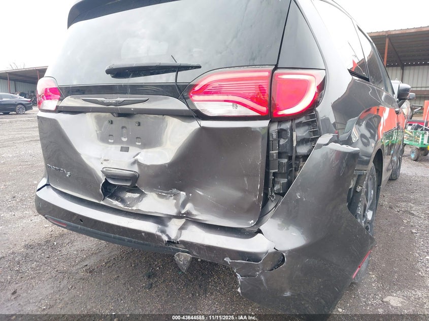 2018 Chrysler Pacifica Touring Plus VIN: 2C4RC1FG0JR227009 Lot: 43644585