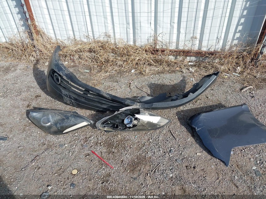 2008 Hyundai Tiburon Gs VIN: KMHHM66D98U295622 Lot: 43644584