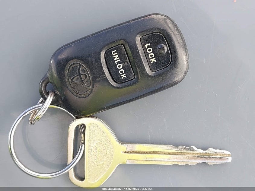 2002 Toyota Sienna Le VIN: 4T3ZF13C02U508064 Lot: 43644637