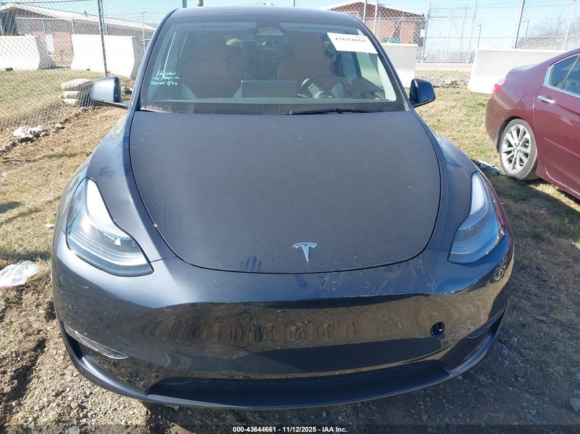 2025 Tesla Model Y Long Range Dual Motor All-Wheel Drive VIN: 7SAYGDEE0SA340344 Lot: 43644661