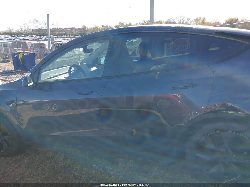 2025 Tesla Model Y Long Range Dual Motor All-Wheel Drive VIN: 7SAYGDEE0SA340344 Lot: 43644661