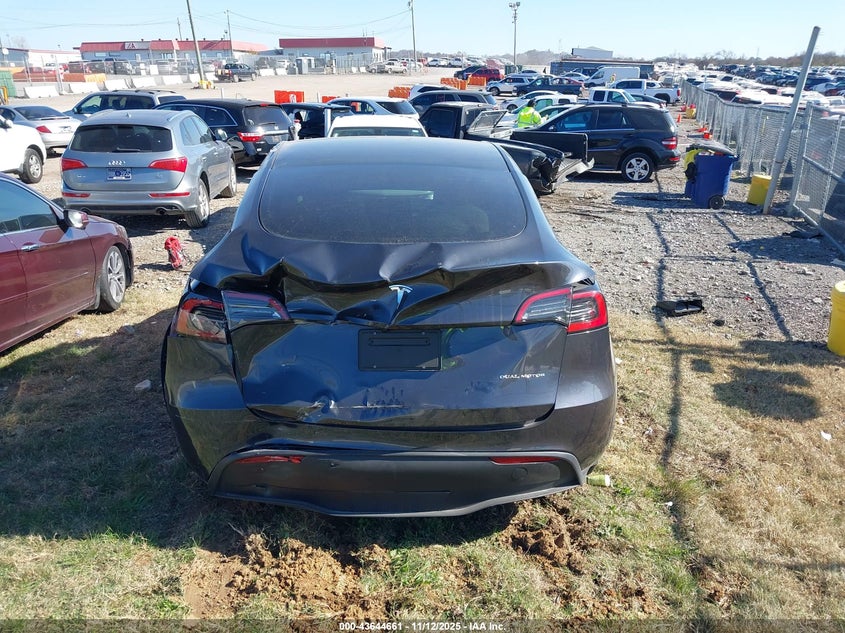 2025 Tesla Model Y Long Range Dual Motor All-Wheel Drive VIN: 7SAYGDEE0SA340344 Lot: 43644661