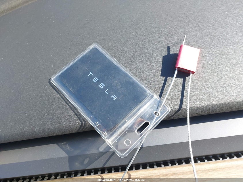 2025 Tesla Model Y Long Range Dual Motor All-Wheel Drive VIN: 7SAYGDEE0SA340344 Lot: 43644661