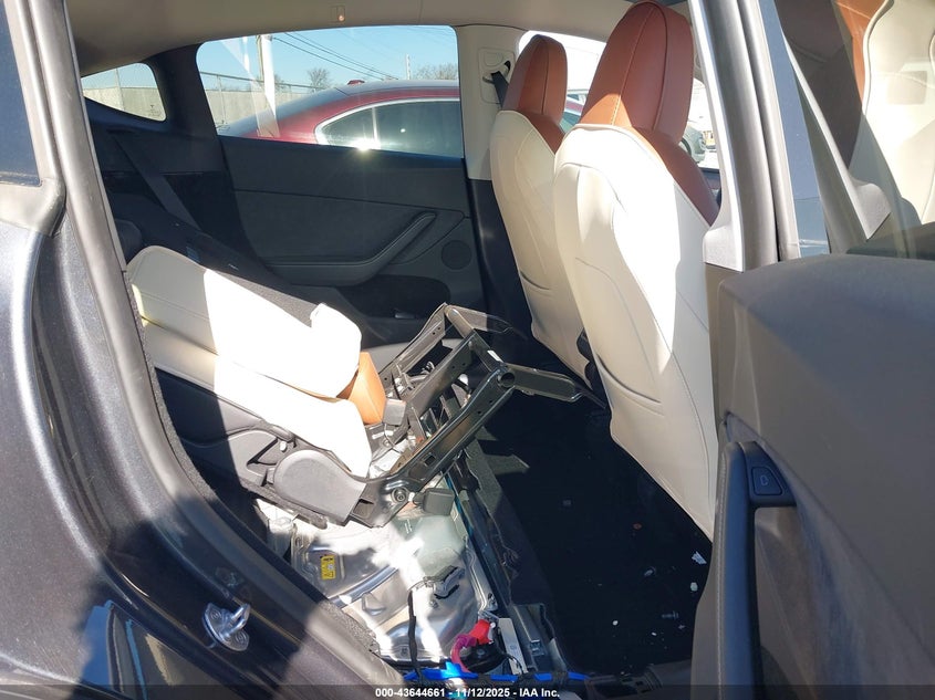 2025 Tesla Model Y Long Range Dual Motor All-Wheel Drive VIN: 7SAYGDEE0SA340344 Lot: 43644661