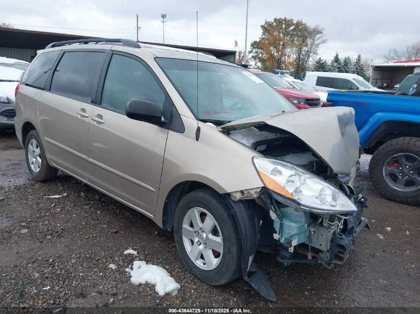 TOYOTA SIENNA LE