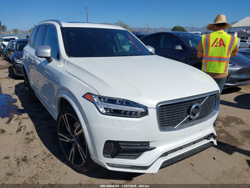 2017 VOLVO XC90 T6 R-DESIGN - YV4A22PM4H1131907