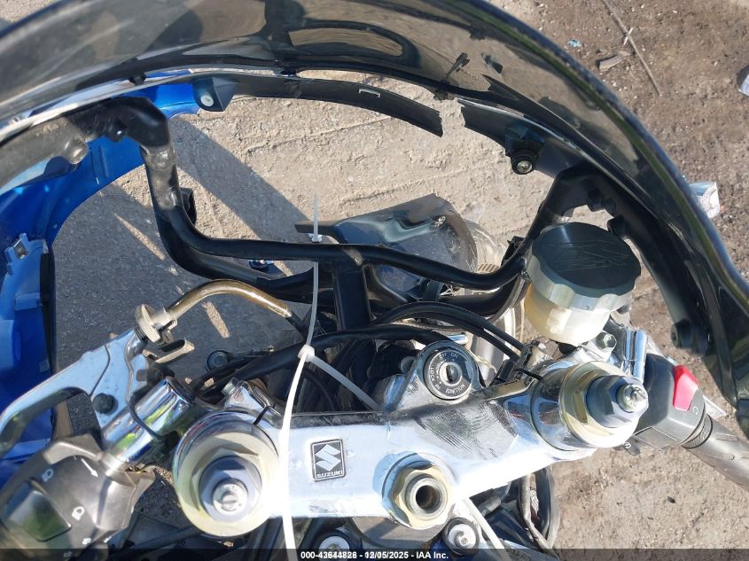 2000 Suzuki Gsx-R750 VIN: JS1GR7HA3Y2105667 Lot: 43644826