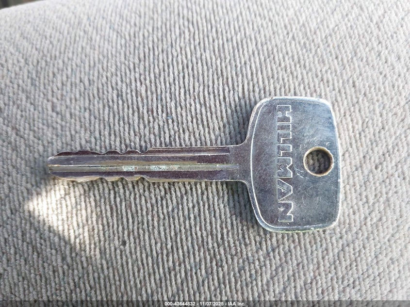 2000 Toyota Camry Ce VIN: 4T1BG22K2YU759411 Lot: 43644832