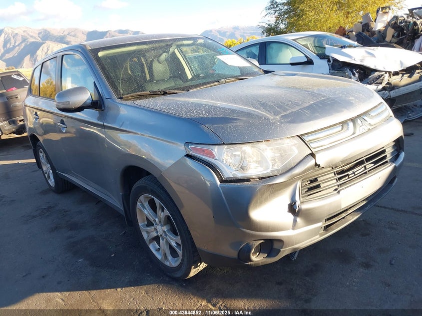 MITSUBISHI OUTLANDER SE
