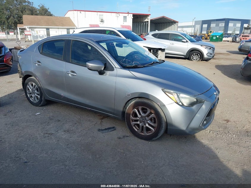 TOYOTA YARIS PREMIUM