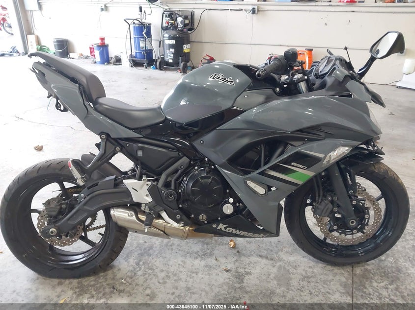 2018 Kawasaki Ex650 F VIN: JKAEXEK16JDA24749 Lot: 43645100