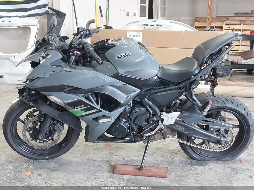 2018 Kawasaki Ex650 F VIN: JKAEXEK16JDA24749 Lot: 43645100