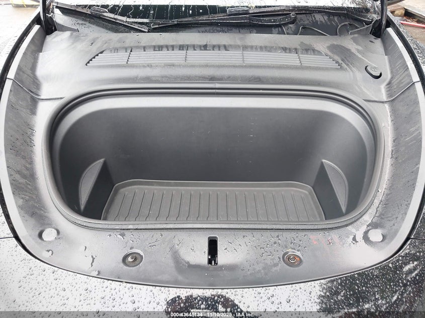 2025 Tesla Model Y Long Range Dual Motor Rear-Wheel Drive VIN: 7SAYGDED3SF246940 Lot: 43645134